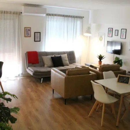 & Cozy Flat *